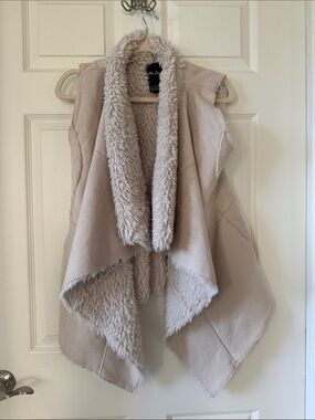 Me Jane Cream Faux Fur Lined Vest